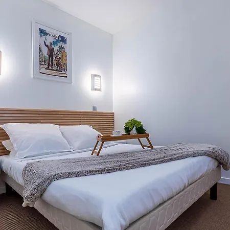 Disneyland Family Apartments: Heated Indoor Pool & Free Parking Apartment Serris