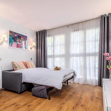 Disneyland Family Apartments: Heated Indoor Pool & Free Parking Serris