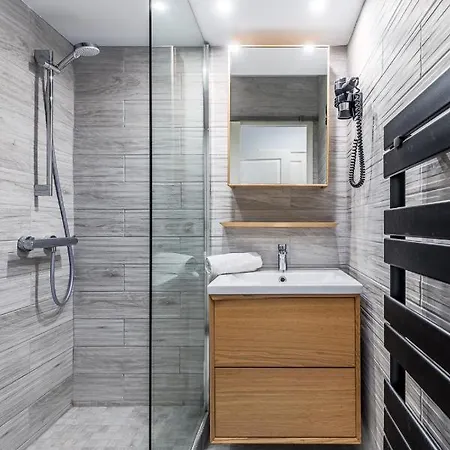 Apartment Disneyland Familial Avec Piscine Interieur Chauffe, Parking Gratuit A 5 Minutes Des Parcs Serris