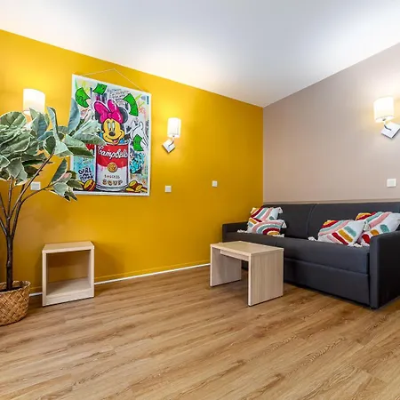 Disneyland Familial Avec Piscine Interieur Chauffe, Parking Gratuit A 5 Minutes Des Parcs Apartment Serris