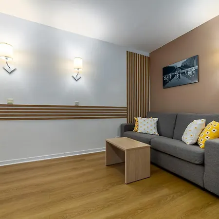 Disneyland Familial Avec Piscine Interieur Chauffe, Parking Gratuit A 5 Minutes Des Parcs Apartment *